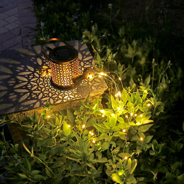 Arrosoir solaire avec guirlande lumineuse décorative de jardin